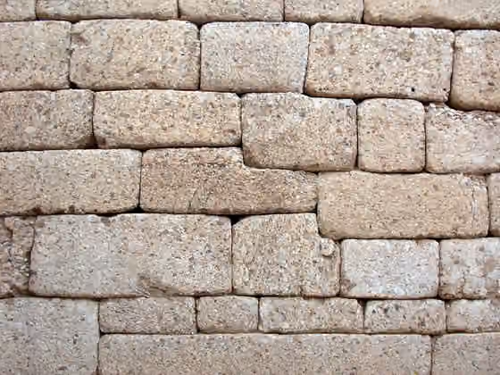 Seni konstruksi batu kering — Mycenae, so called Treausure of Atreus, dromos'walls