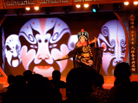 Bian lian — Sichuan Opera performance in LaoShe Tea House, Christmas '09.