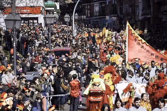 Orang Tionghoa di Spanyol — Más de 400.000 personas celebran el Año Nuevo Chino en Usera con récord de público.