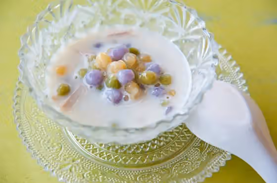 Bua loi — Boiled flour balls with coconut milk