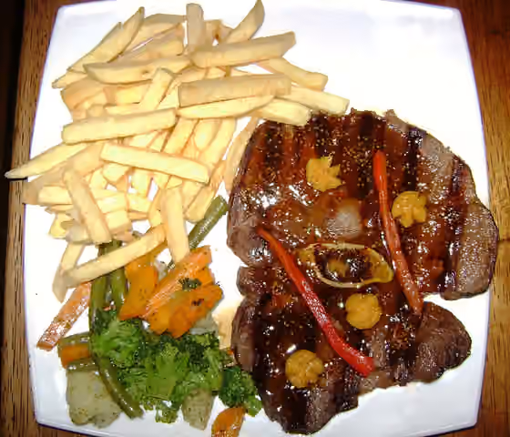Novoandina — Alpaca in aguaymanto sauce, with chips and vegetable salad.