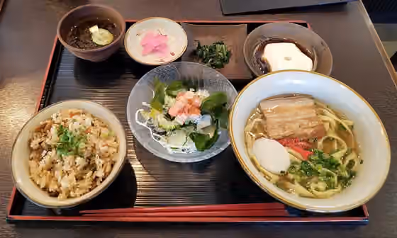 Masakan Okinawa — An Okinawan cuisine set.
