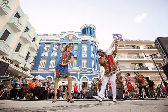 Cuban rumba — Cuban rumba dancers at the workers square in Camagüey, Cuba.