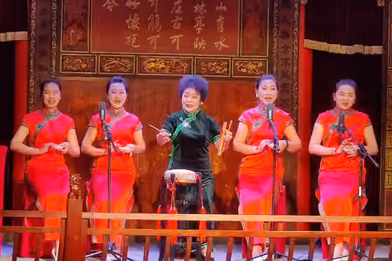 Nanjing baiju — ​秦淮游 黄玲玲及其弟子