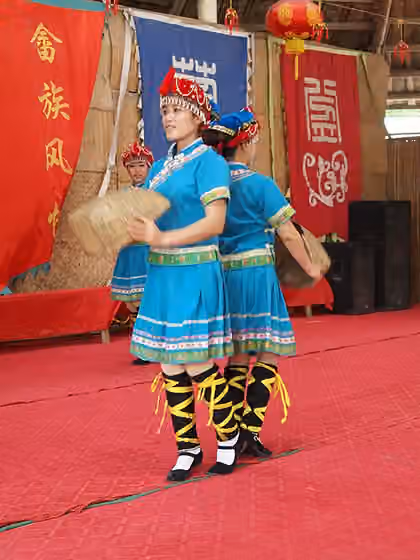 Suku She — She people (畲族) traditional dance performance in Huanglongyan, Heyuan, Guangdon