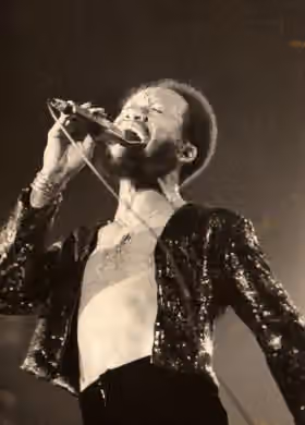 Progressive soul — Maurice White under en konsert med Earth, Wind & Fire i München 1975.