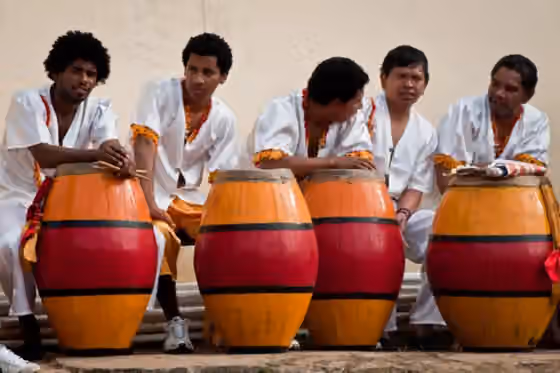 Afro-Paraguayans — La muestra de la diversidad cultural del Paraguay fue maravillosa con la presentación de los tamborileros de Kamba Kuá, dirigidos por Lázaro Medina.