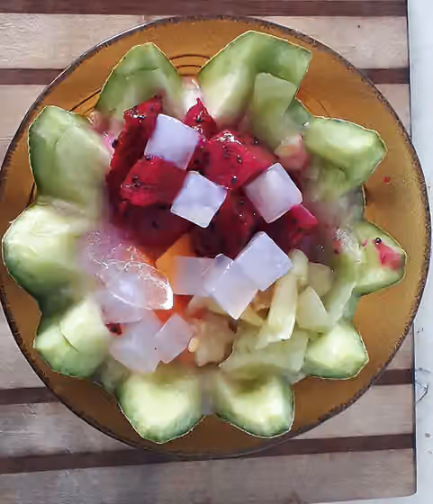 es buah — Es Buah adalah salah satu makanan sekaligus minuman yang sudah sangat pasaran di Indonesia.