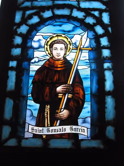 Norteiro people — Gonsalo Garcia is a Franciscan saint from Vasai (Bombay), who died a martyr for the faith in Japan (window pane in the Cathedral of Pune)