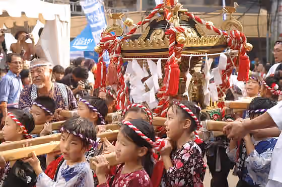 orang Jepang di Indonesia — Mikoshi Parade (Mikoshi Kids), Ennichisai, Japanese cultural festival in Blok M, South Jakarta, Indonesia.