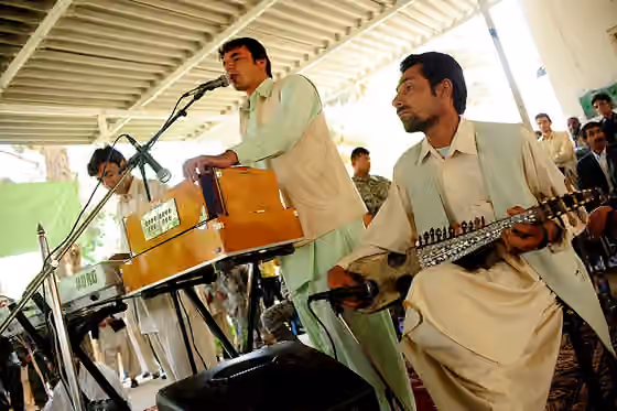 Musik Afganistan — FARAH, Afghanistan (May 08, 2010) – An Afghan band conducts a musical performance at the Anab Gull Poetry Festival at the Farah Provincial Governors compound in Farah, Afghanistan, May 8, 2010.