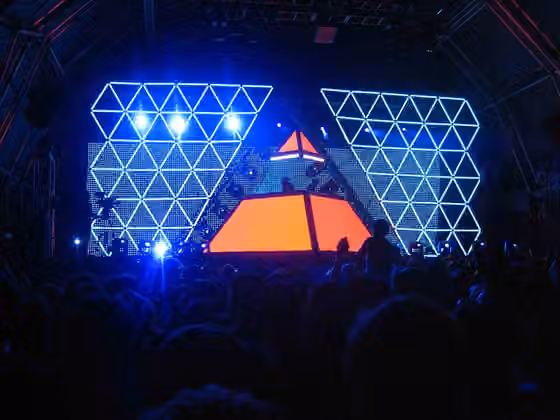 Funky house — Fotografía tomada durante el concierto de la banda Daft Punk el 15 de julio de 2006 en el recinto del Parque del Fórum, Barcelona, España, en el festival Summercase.