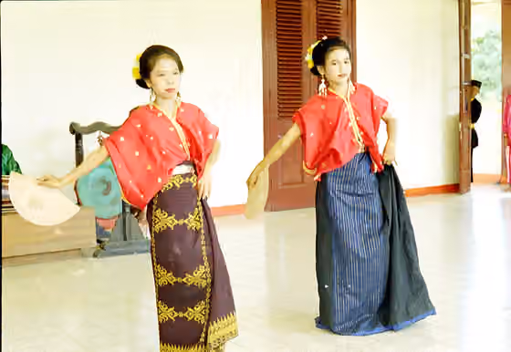 orang Sumbawa — Public dancing by children, in the Bima Sultan's palace