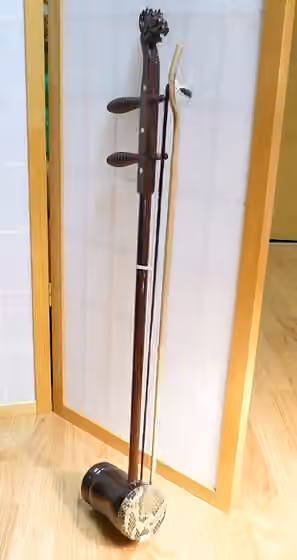 Teochew string music — A tihu (two-stringed vertical fiddle) used in Chaozhou music.