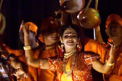 Dhamail — Dance performed by Bangladeshi artists in honor of former US President Bill Clinton during his Bangladesh tour of March 2000.