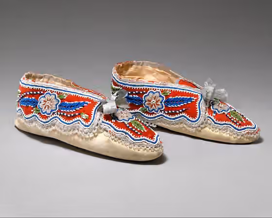 Wendat people — Huron; Moccasins; Beads-Costumes