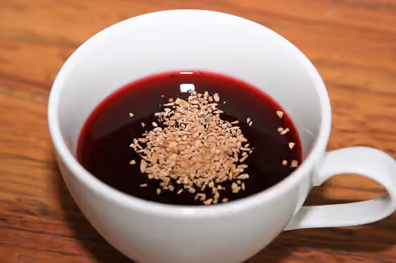 Blåbärssoppa — A cup of bilberry ( Vaccinium myrtillus ) soup with roasted coconut flakes