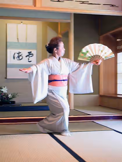 Nihon buyo — A Japanese traditional dancer (see also a cropped version )