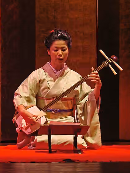 Jiuta — Fumie Hihara plays the shamisen.
