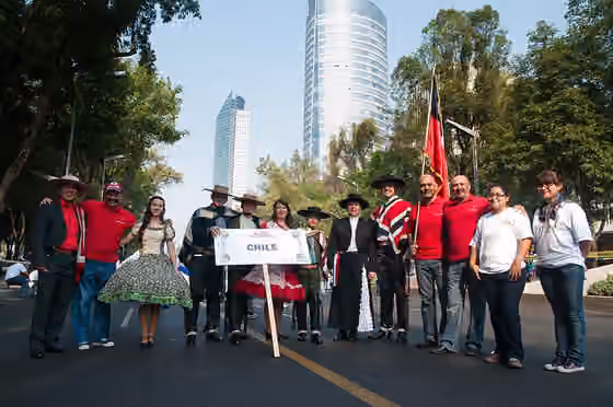 Chilean Mexicans — El 14 de Mayo, con un magno desfile, se inauguró la Feria de las Culturas sobre Paseo de la Reforma (Puerta de los Leones en Chapultepec a Glorieta de la Palma).
