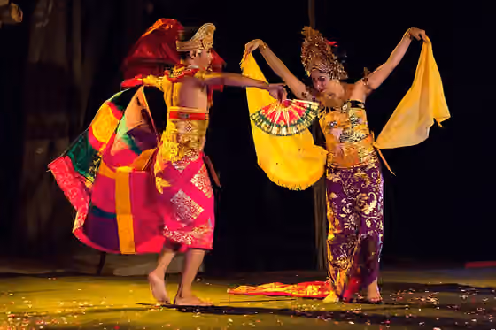 Tari Oleg — Sanata Dharma University's Sekar Jepun, a Balinese dance troupe, celebrates its 17th anniversary.
