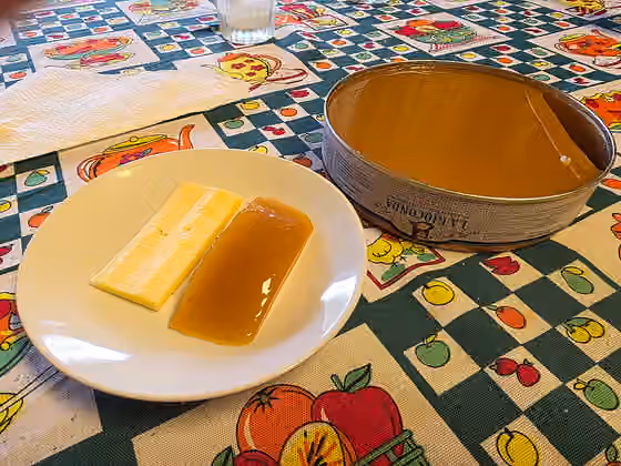 Dulce de batata — Dulce de batata y queso (estilo argentino).
