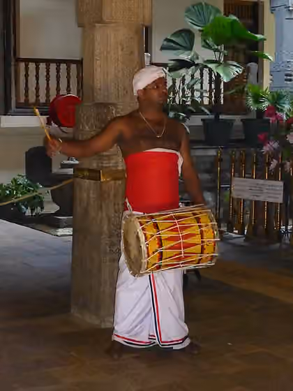 Music of Sri Lanka — Musiciens au Temple de la Dent de Bouddha à Kandy (Sri Lanka)