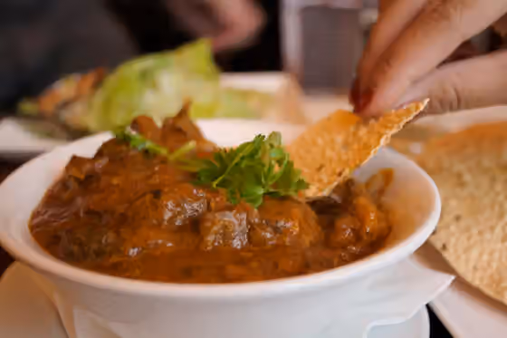 Rogan josh — curry: Rogan Josh(Commercial Modification)Poppadam presence signifies non-kashmiri preparation