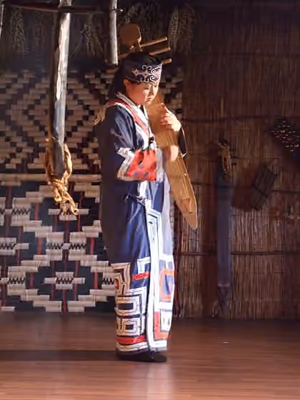 Ainu folk music — Traditional Ainu music instrument demonstration.