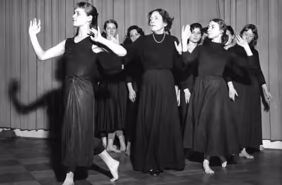 Expressionist dance — For documentary purposes the German Federal Archive often retained the original image captions , which may be erroneous, biased, obsolete or politically extreme .
