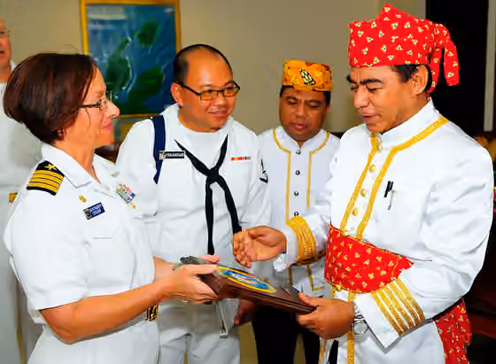 orang Tobelo — TOBELO, Indonesia (July 13, 2010) Capt.