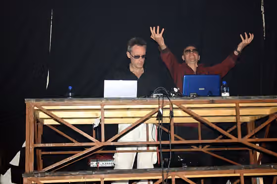 musik industrial — William Bennett and Philip Best performing live