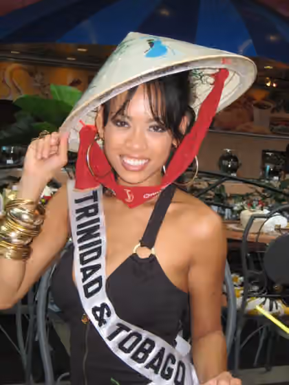Tionghoa Trinidad dan Tobago — Anya Ayoung-Chee at Miss Universe