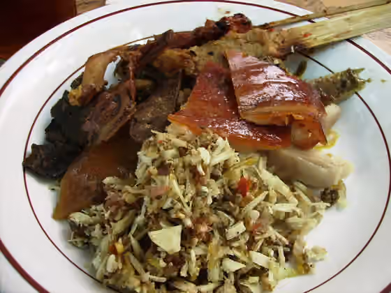 Lawar — Lawar (mixed vegetables) and Babi Guling (roasted suckling pig), cuisine of Bali