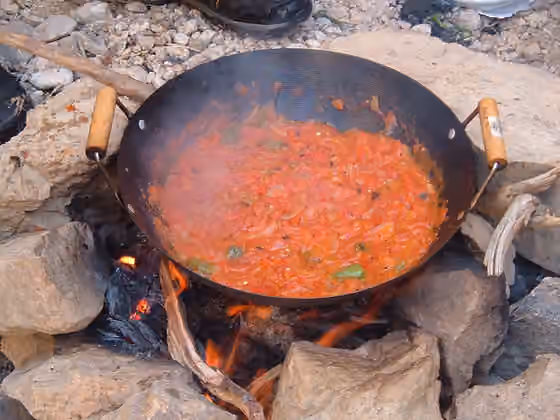 Qalayet bandora — Galayet bandora cooked over a campfire in Wadi Mukheiris, near the Jordanian coast of the Dead Sea