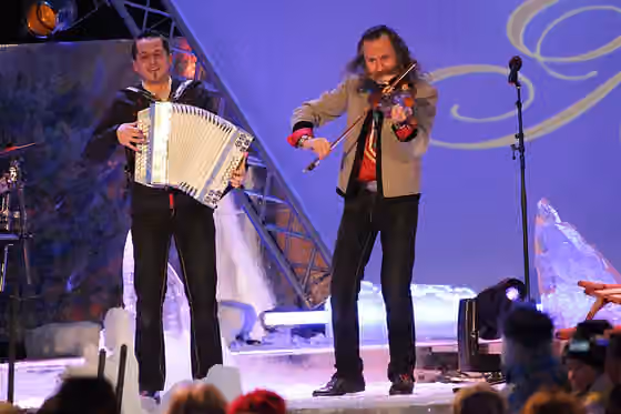 Alpine folk music — Two members of the Austrian folk band Die Mayrhofner perform at the Winter Open Air event of the TV programme 'Wenn die Musi spielt'.