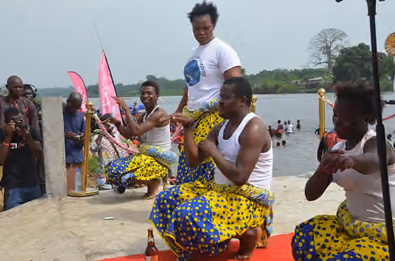 Assiko — Cultural and sporting activities during the Ngondo ceremony on the banks of the Wouri River