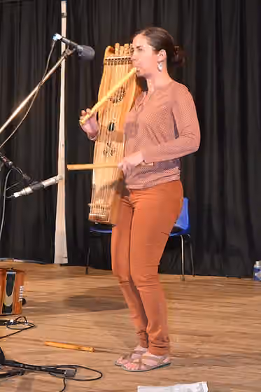 Tambourine de Bearn — Cécile Nunez d'Espartenhas during Campestral 2016 in Le Passage d'Agen.