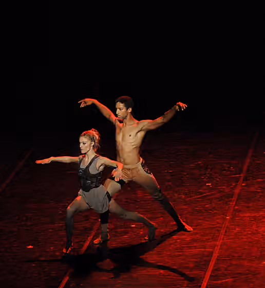 Tarian kontemporer — Le Sacre, Aterballetto (2012)