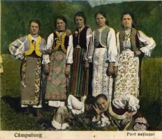orang Rumania — Romanians from Câmpulung Moldovenesc, south Bukovina (Bucovina), old postcard.
