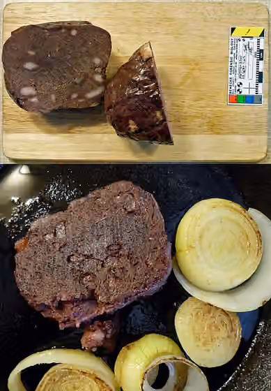 Möpkenbrot — German Blood Sausage " Möppkenbrot ", a food speciality in Westphalia and parts of the Ruhr Region (Western Germany), bought in Bochum, Germany in Sept.