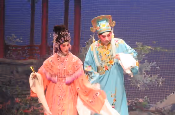 Opera Kanton — Version of Image:Vancouver Cantonese Opera Extravaganza 22May2005 - 11.jpeg cropped and rotated to show the singers (using the GIMP )