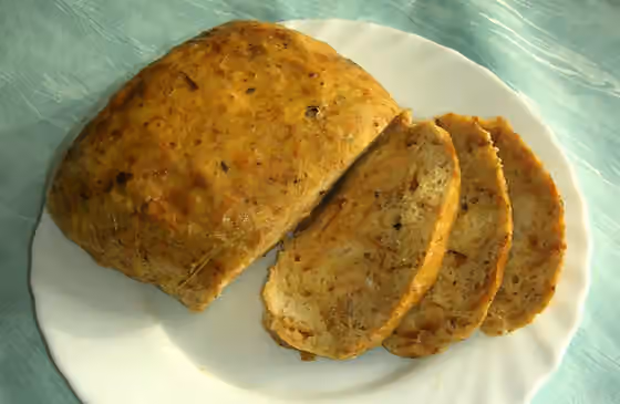Serviettenknödel — Serviettenkloß, nach Thüringer Familienrezept selbst hergestellt Hauptzutaten: Wasser, Milch, Semmeln, Eier, Muskatnuss, Salz, In Serviette ca.