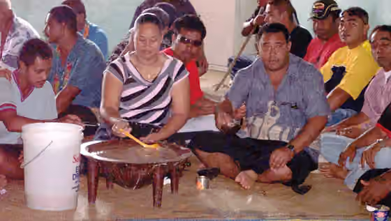Tongans — An informal Tongan faikava with touʻa