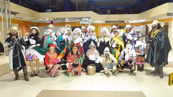 Music of Peru — A group of enthusiastic dancers tunanteros /tu.nan̪.ˈtɛ.ɾos/ had decided to be photographed before their presentation at the festival of Yauyos, Jauja city.