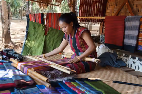 orang Katu — Weaving in Ban Lao Ngam Plateau des Bolovens Laos