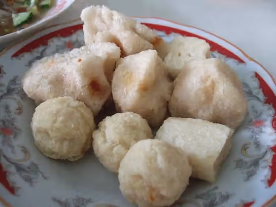 Pempek — Pempek, fried fish balls
