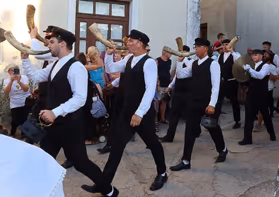 Tovareća mužika — Parade de la Tovareća mužika lors de l'ouverture des festivités Saljske Užance à la place Ravanac à Sali Dugi otok en Croatie, 2024.