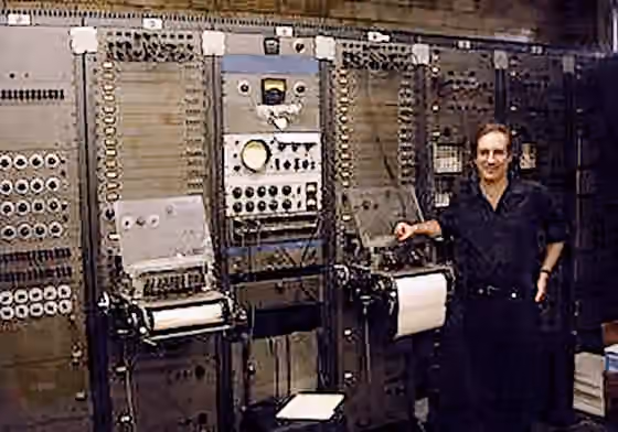 RCA Mark II Sound Synthesizer — English: RCA Mark II Sound Synthesizer (designed by Herbert Belar and Harry Olson at RCA Victor )