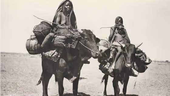 Baggara — Women travelling in Kordofan — early 20th century southern Sudan .